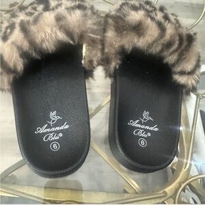 Women's Faux Fur Slide Sandals - Brown/Black